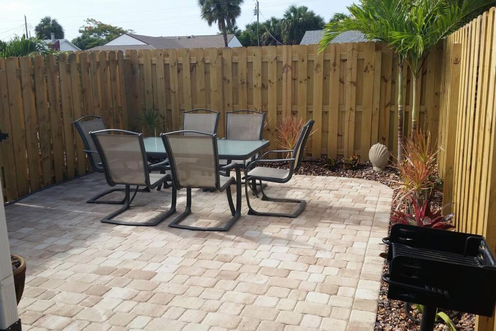 Tahitian Cottage - Heated Pool Walk To The Beach Cocoa Beach Bagian luar foto